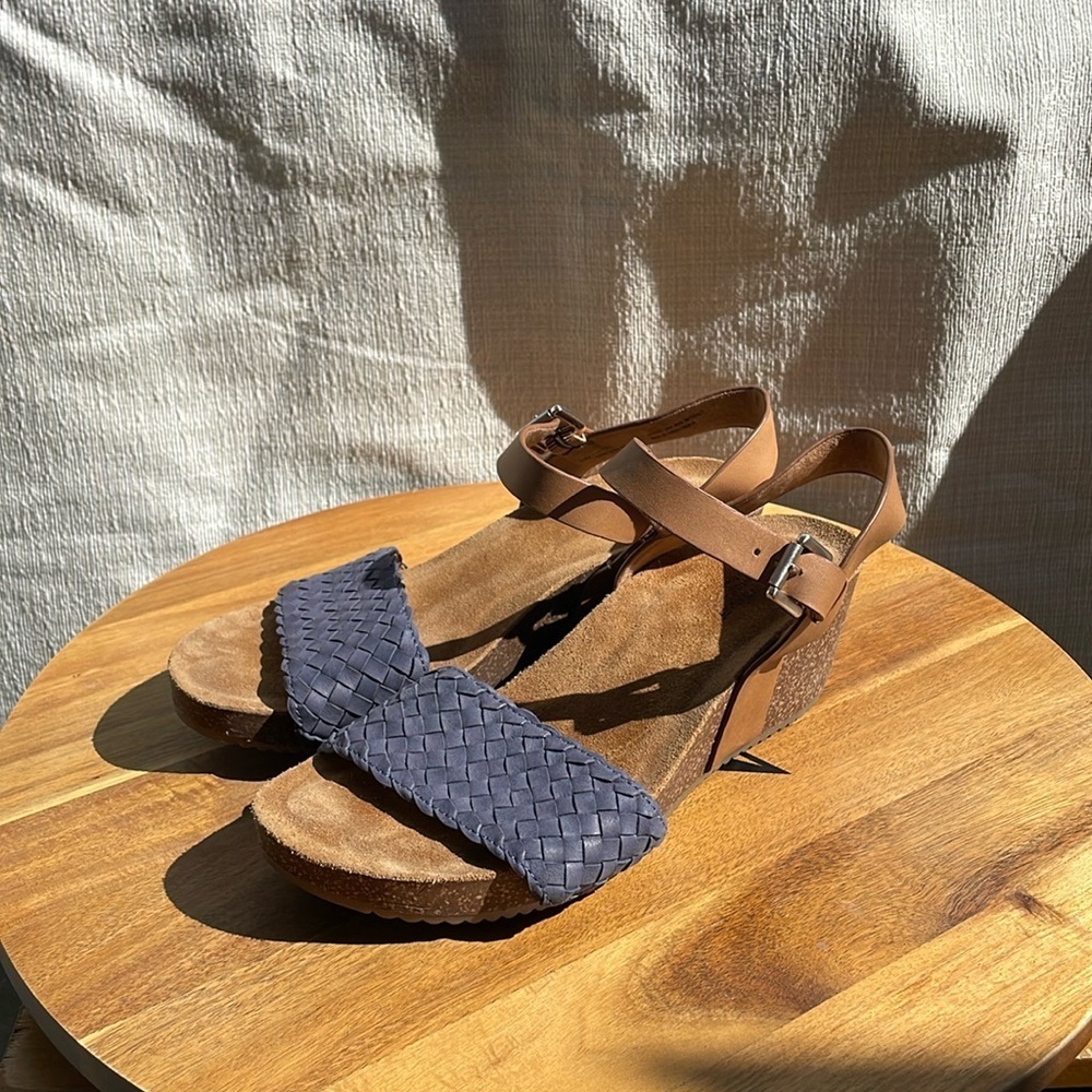 Comfortiva Womens Eshana Wedge Sandal Navy/Luggage Size 10